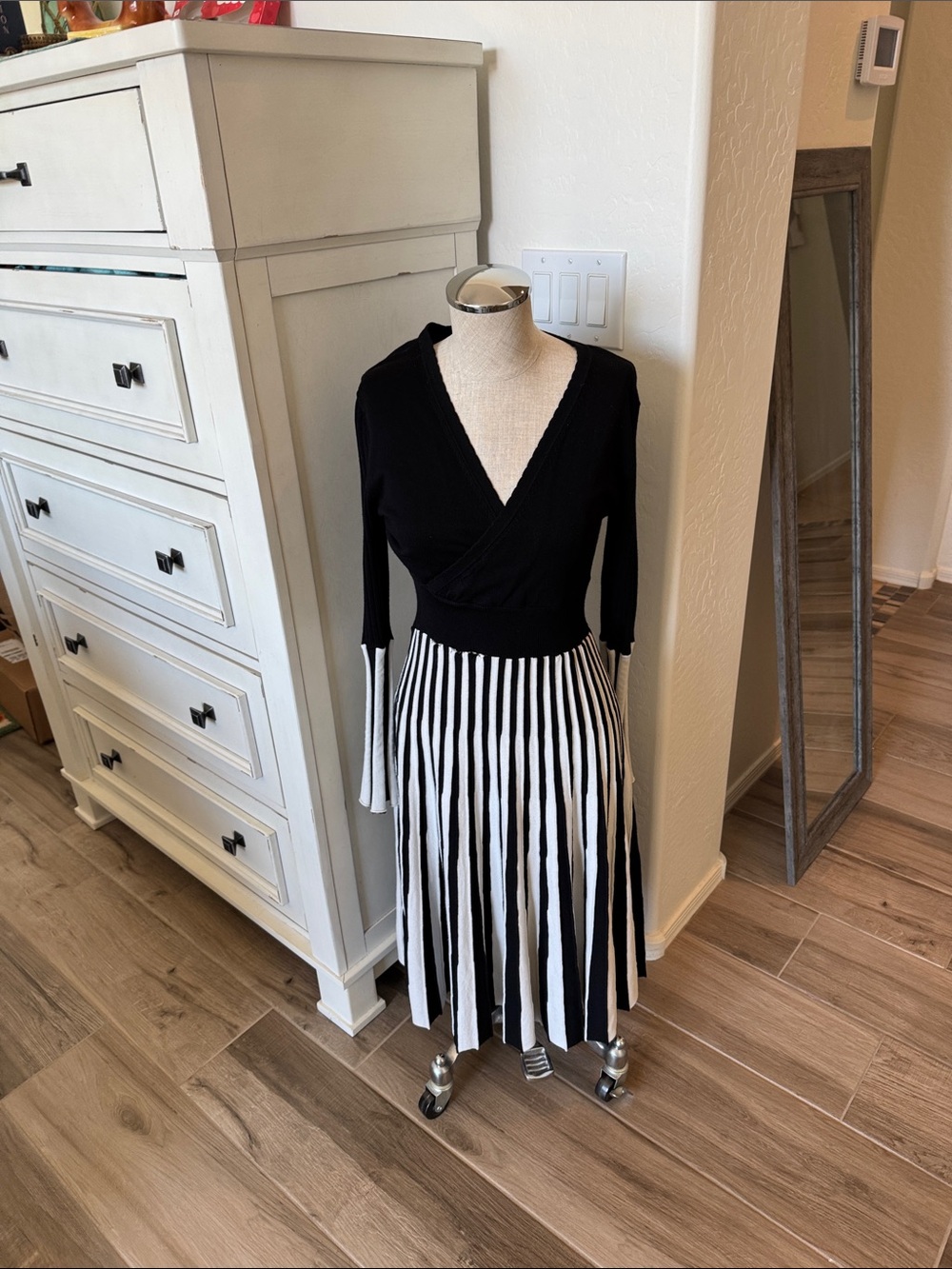 Avantlook M black and white sweater knit dress